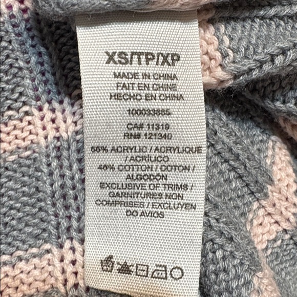 3/$15. Bundle sale! Garage, Boat neck Gray w/Pink Stripes cropped sweater. Sz XS - Picture 5 of 9